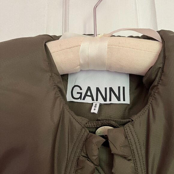 Ganni Ripstop Recycled Quilted Oversized Ruffle Collared Jacket - Kalamata - Picture 3 of 13